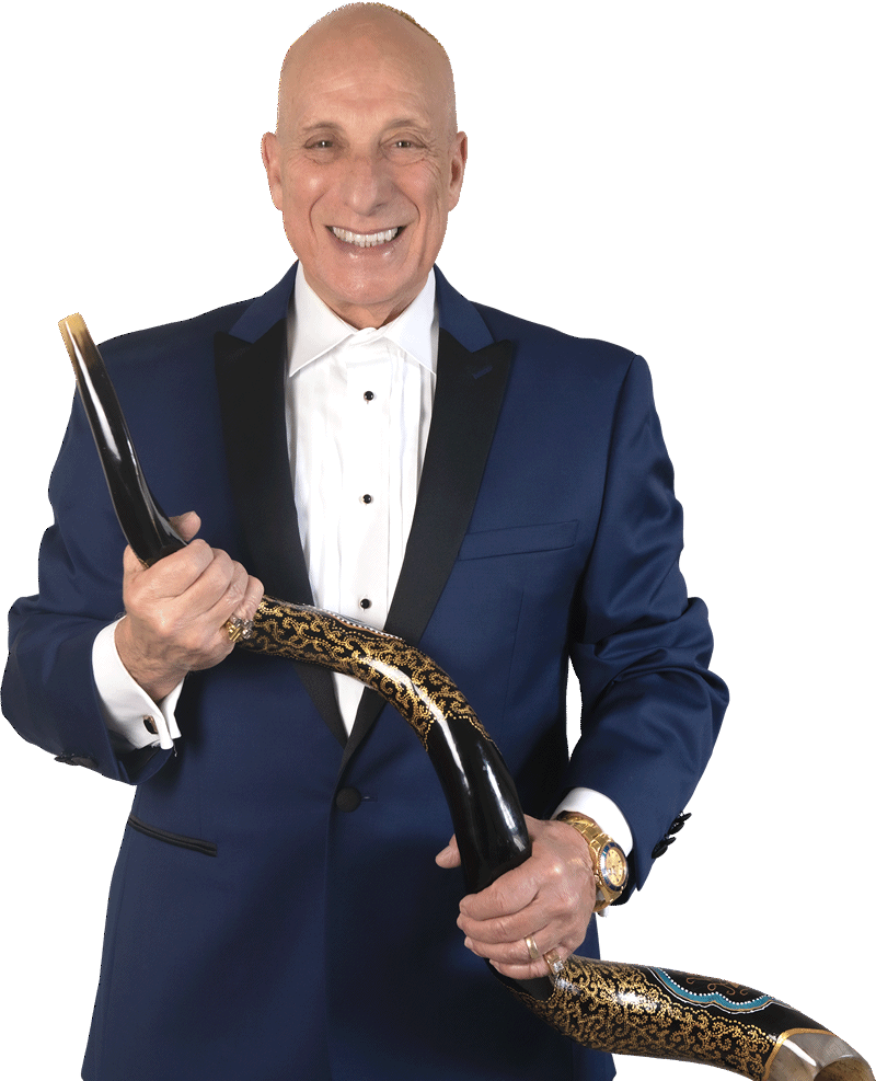 Rabbi Baruch holding shofar